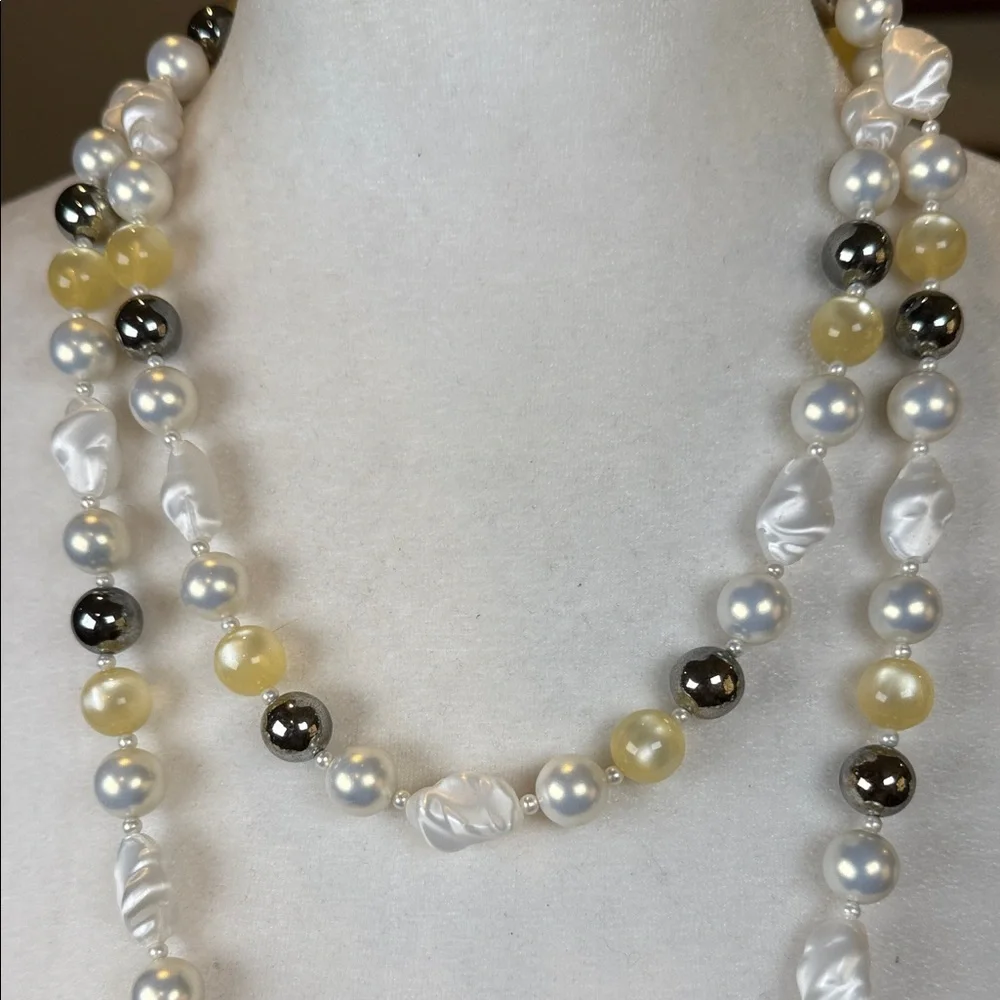 Vintage Double Strand Faux Pearl Necklace White Yellow Grey - Picture 5 of 10
